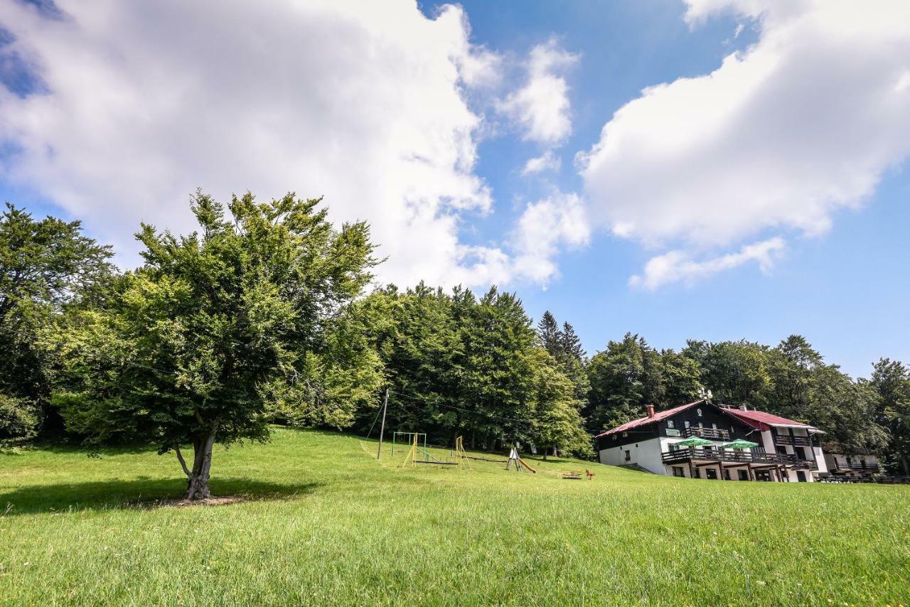 Planinski Dom Na Kalu Bed and Breakfast Dol pri Hrastniku Esterno foto