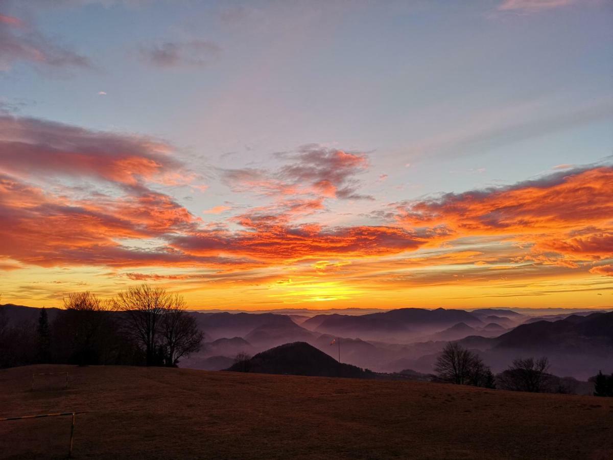 Planinski Dom Na Kalu Bed and Breakfast Dol pri Hrastniku Esterno foto