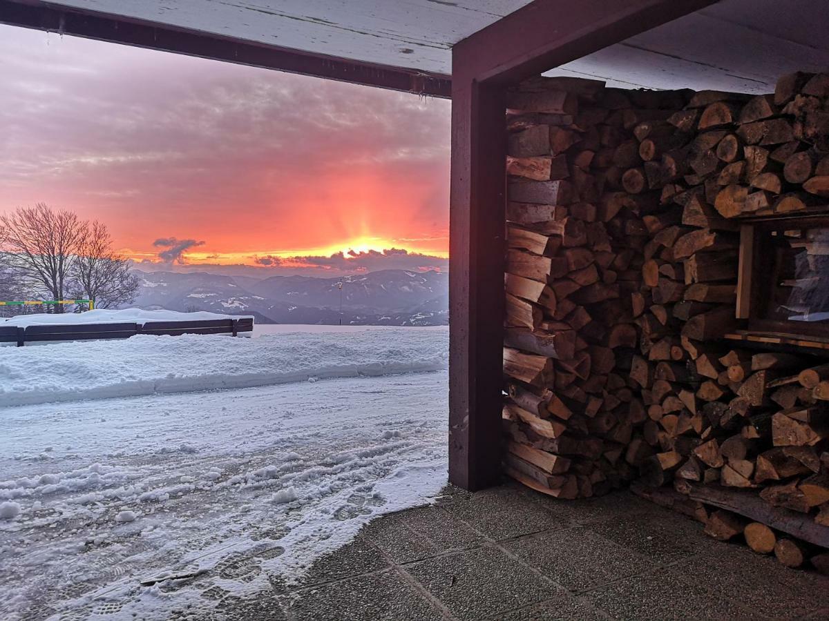 Planinski Dom Na Kalu Bed and Breakfast Dol pri Hrastniku Esterno foto